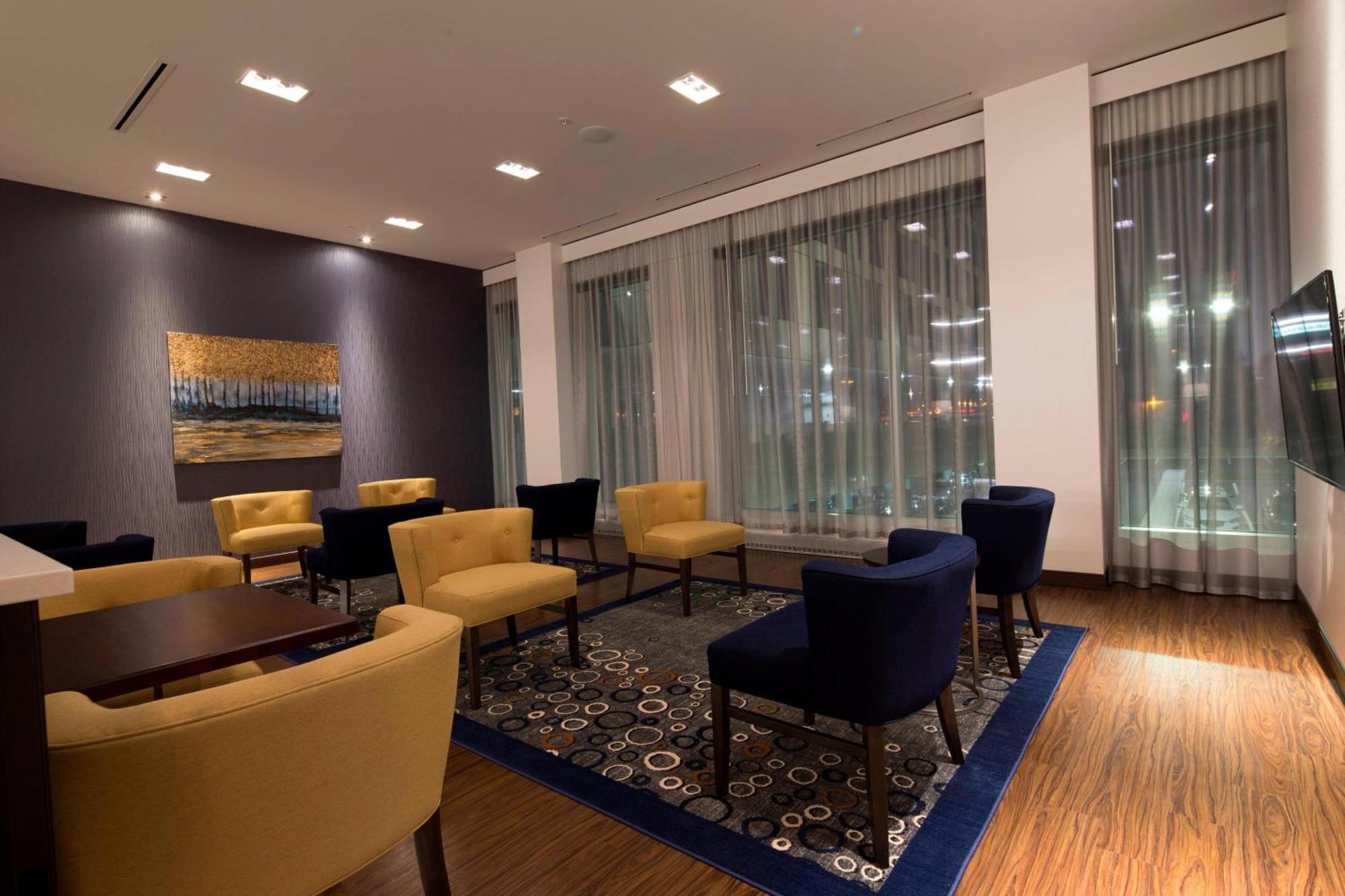 Courtyard By Marriott Квебек Экстерьер фото